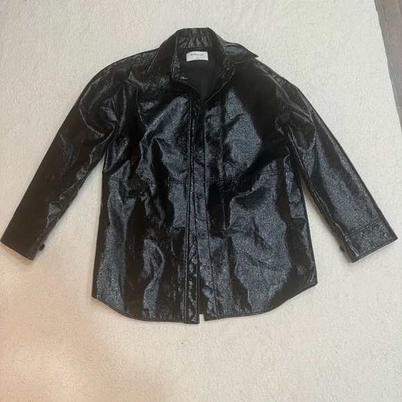Aritzia Babaton Oversized Pelli Black Faux Shiny Leather Shirt Jacket Size Small - Picture 2 of 9